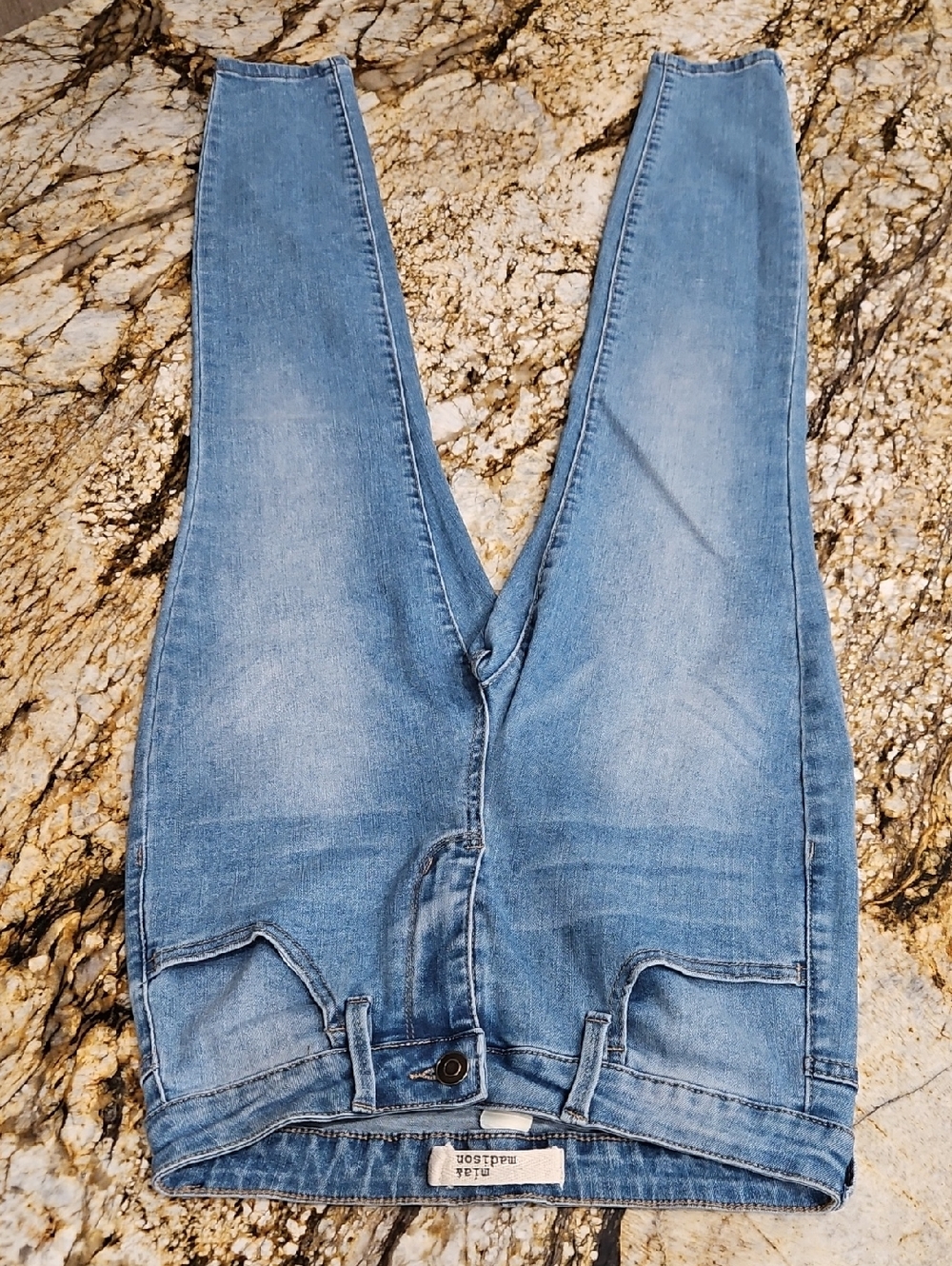 Madison Light Blue Women’s Skinny Jeans. Size 1/25 Inseam 26" Rise 9.5"